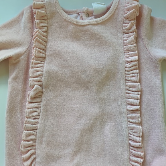 EUC Starting out pink velour ruffle footie pajamas (9M) - Picture 3 of 4